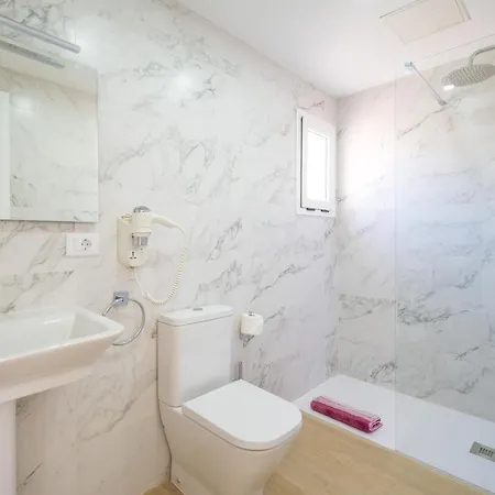 Moderno En Recien Reformado Apartment